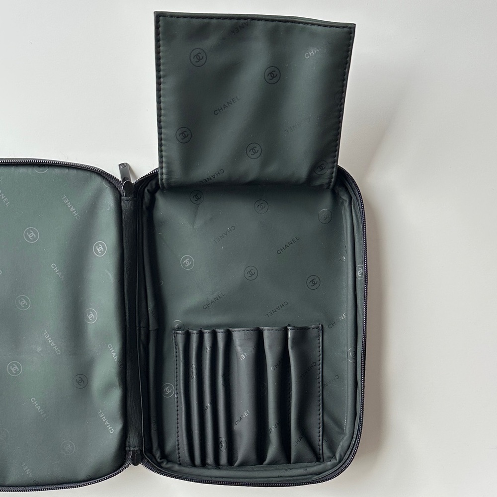 CHANEL Black Case for Makeup Brushes - Picture 7 of 11